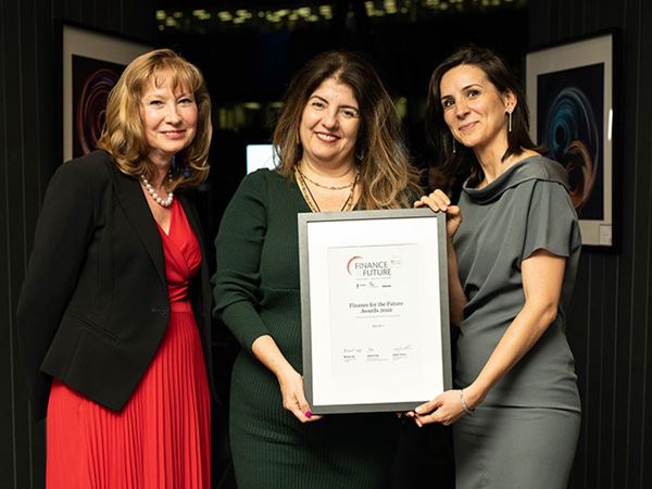 Representatives from Moody's holding their award certificate.