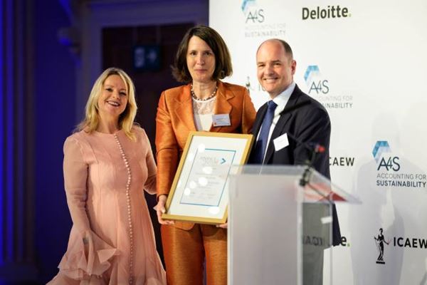 Photo of DHL Supply Chain winner receiving award